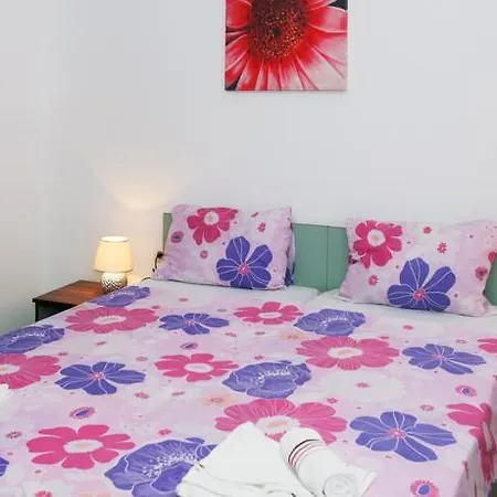 Sofia In Sunny Apartamento