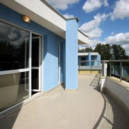 Sofia In Sunny Apartamento *