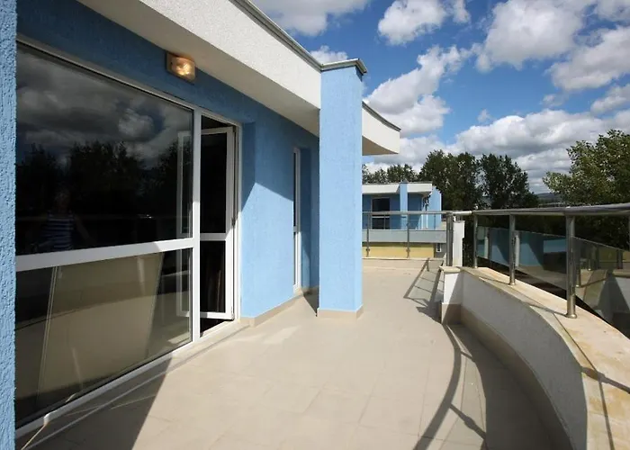 Sofia In Sunny דירה *